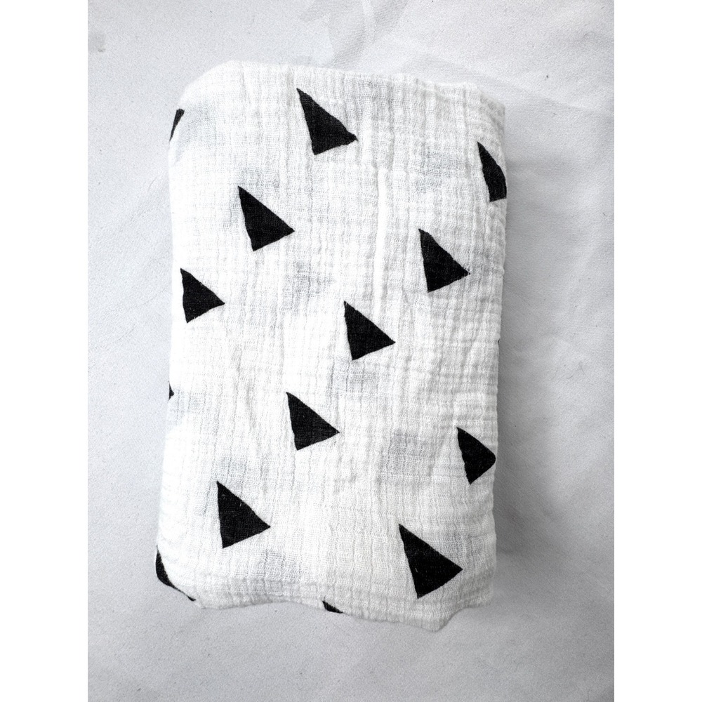 Modern Black Triangle Print White Cotton Muslin Baby Swaddle Blanket 40x42